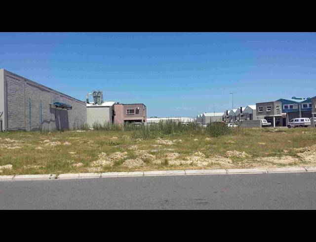 1,110M² WAREHOUSE TO LET IN SAXON INDUSTRIAL